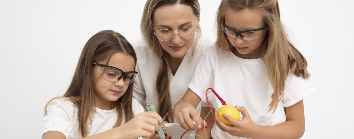 girls-doing-science-experiments-with-female-teacher-lemons